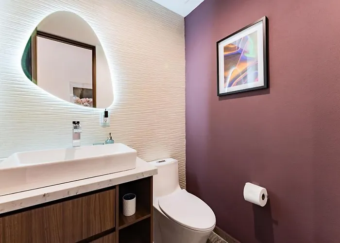 Stylish Polanco Duo Steps From Lincoln Park Apartment