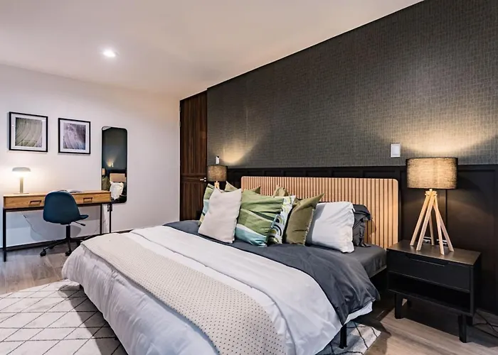 Stylish Polanco Duo Steps From Lincoln Park