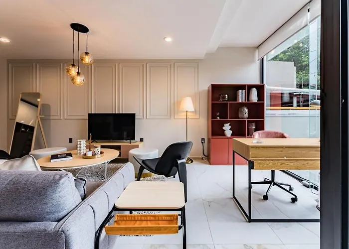 Stylish Polanco Duo Steps From Lincoln Park Apartment