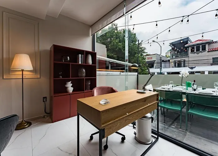 Stylish Polanco Duo Steps From Lincoln Park *