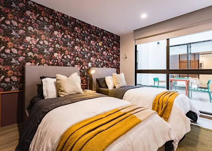 Stylish Polanco Duo Steps From Lincoln Park