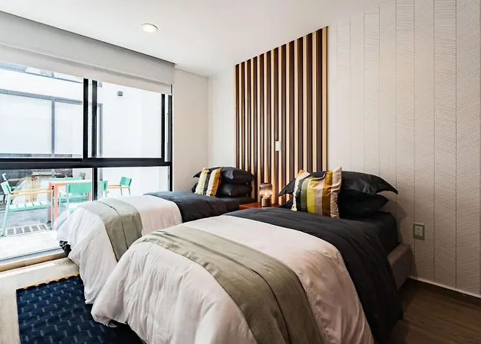 Stylish Polanco Duo Steps From Lincoln Park Apartment