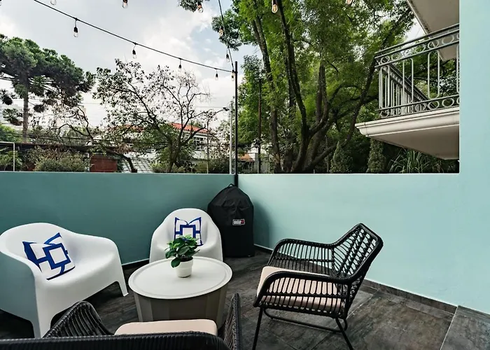 Stylish Polanco Duo Steps From Lincoln Park Apartment *